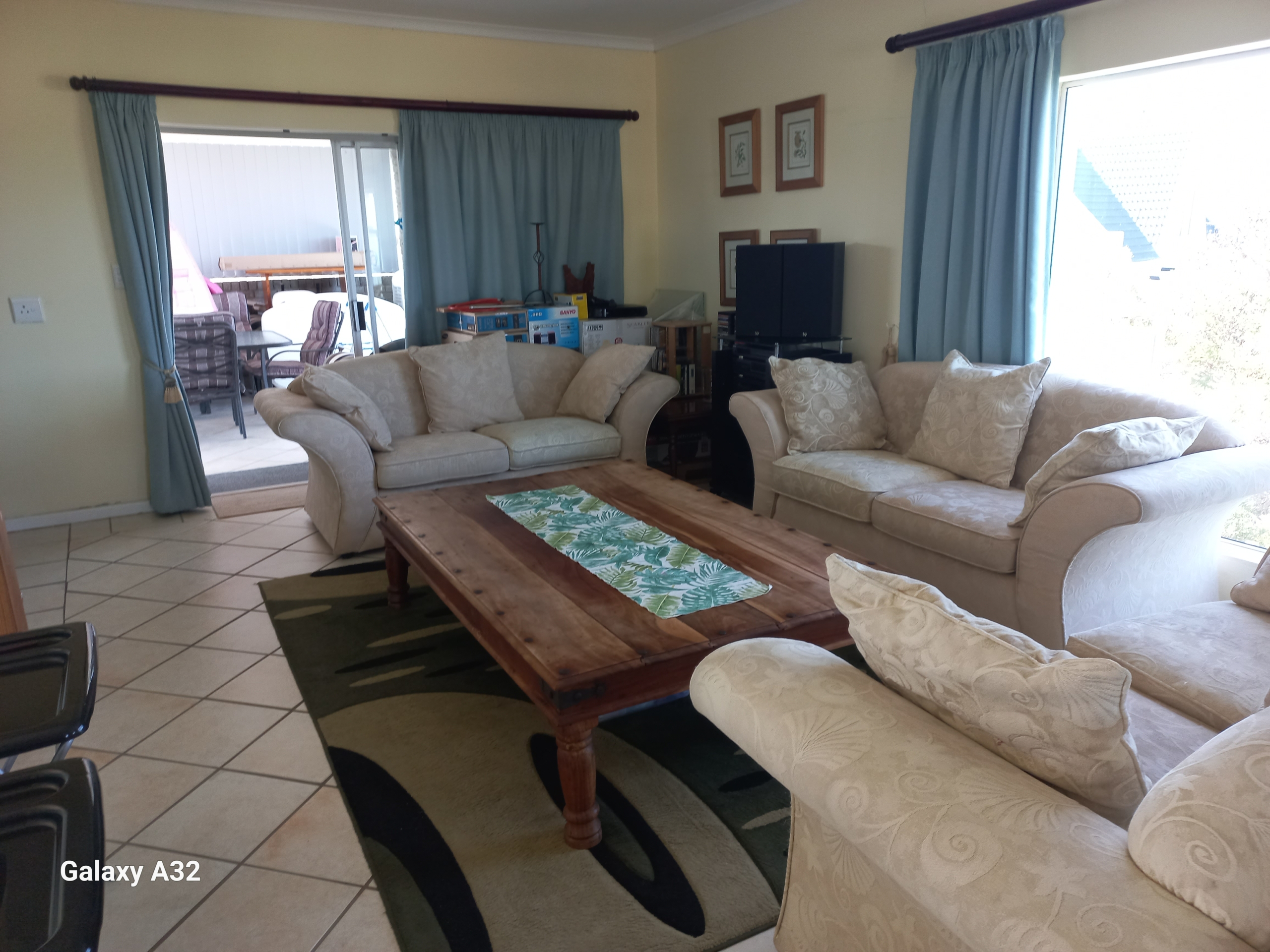 13 – 90_1e102624003b43b7b5f9f41a3be47076 Stylvolle Dubbelverdieping-kuswoning met See-uitsigte, Sonkrag & Uitstekende Sekuriteit