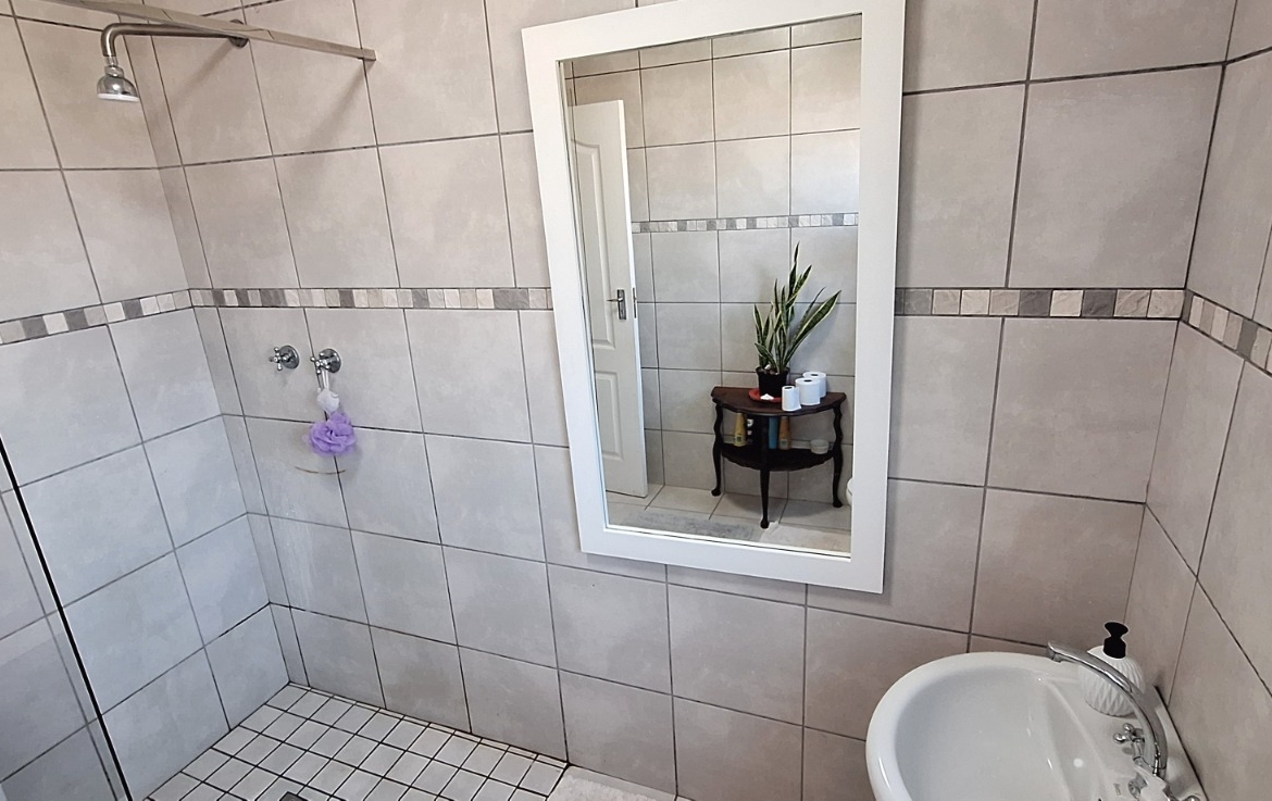Eksklusiewe gesinswoning wat grens aan ‘n groengordel – gemak, ruimte en privaatheid in Albertinia