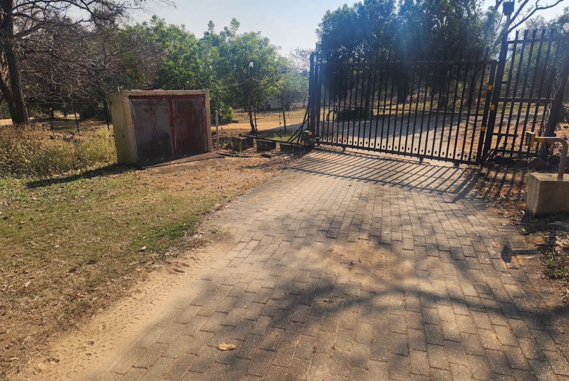 22-Hectare Self-Sufficient Estate – A Private Village with Excellent Rental Income