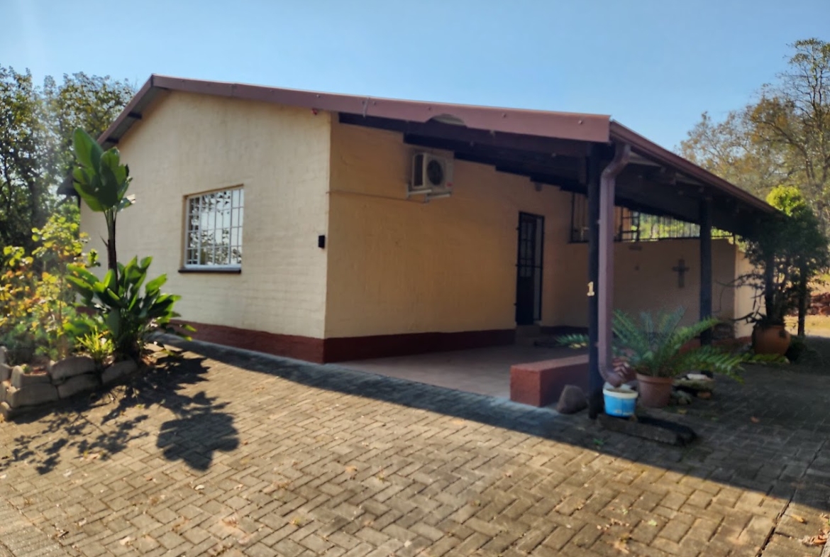 22-Hectare Self-Sufficient Estate – A Private Village with Excellent Rental Income
