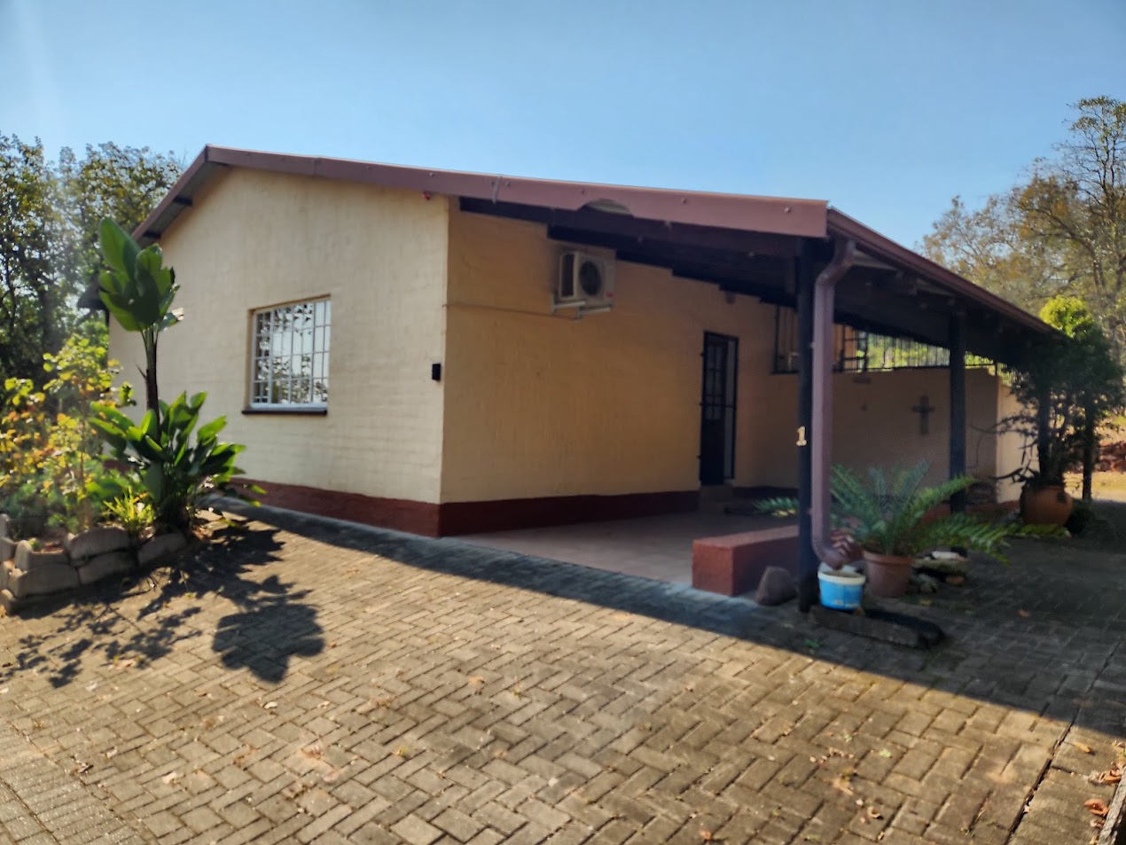 22-Hectare Self-Sufficient Estate – A Private Village with Excellent Rental Income