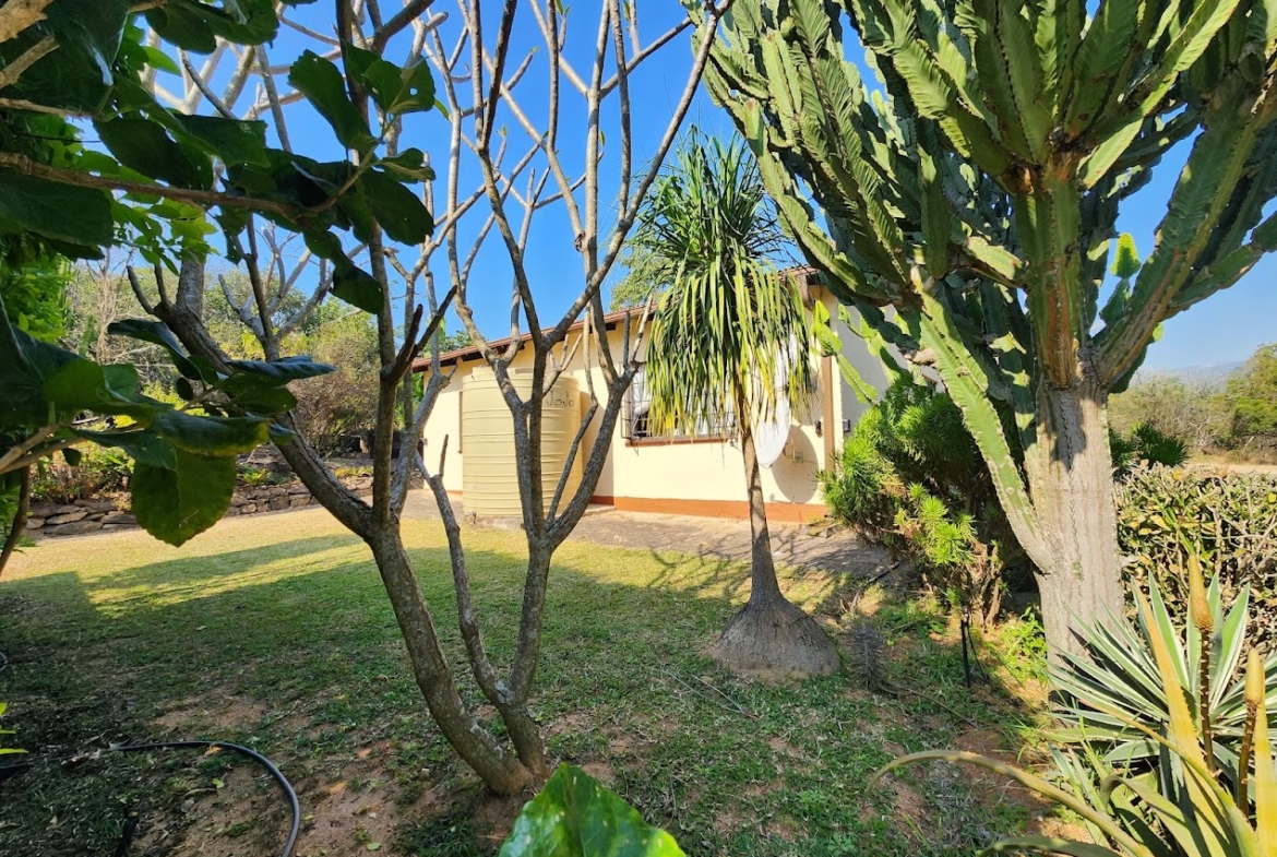 22-Hectare Self-Sufficient Estate – A Private Village with Excellent Rental Income