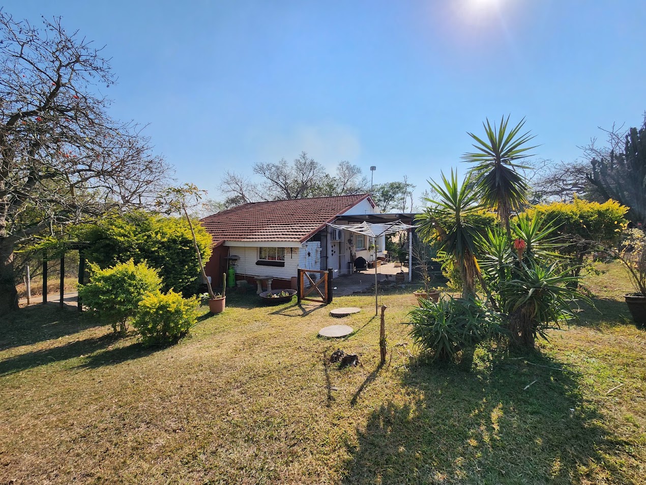 22-Hectare Self-Sufficient Estate – A Private Village with Excellent Rental Income