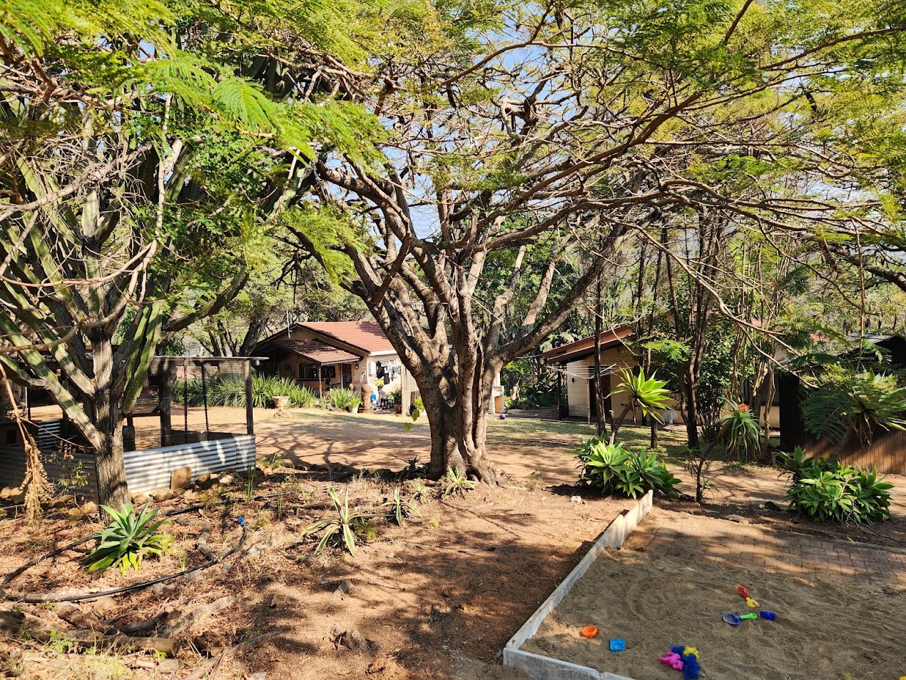 22-Hectare Self-Sufficient Estate – A Private Village with Excellent Rental Income