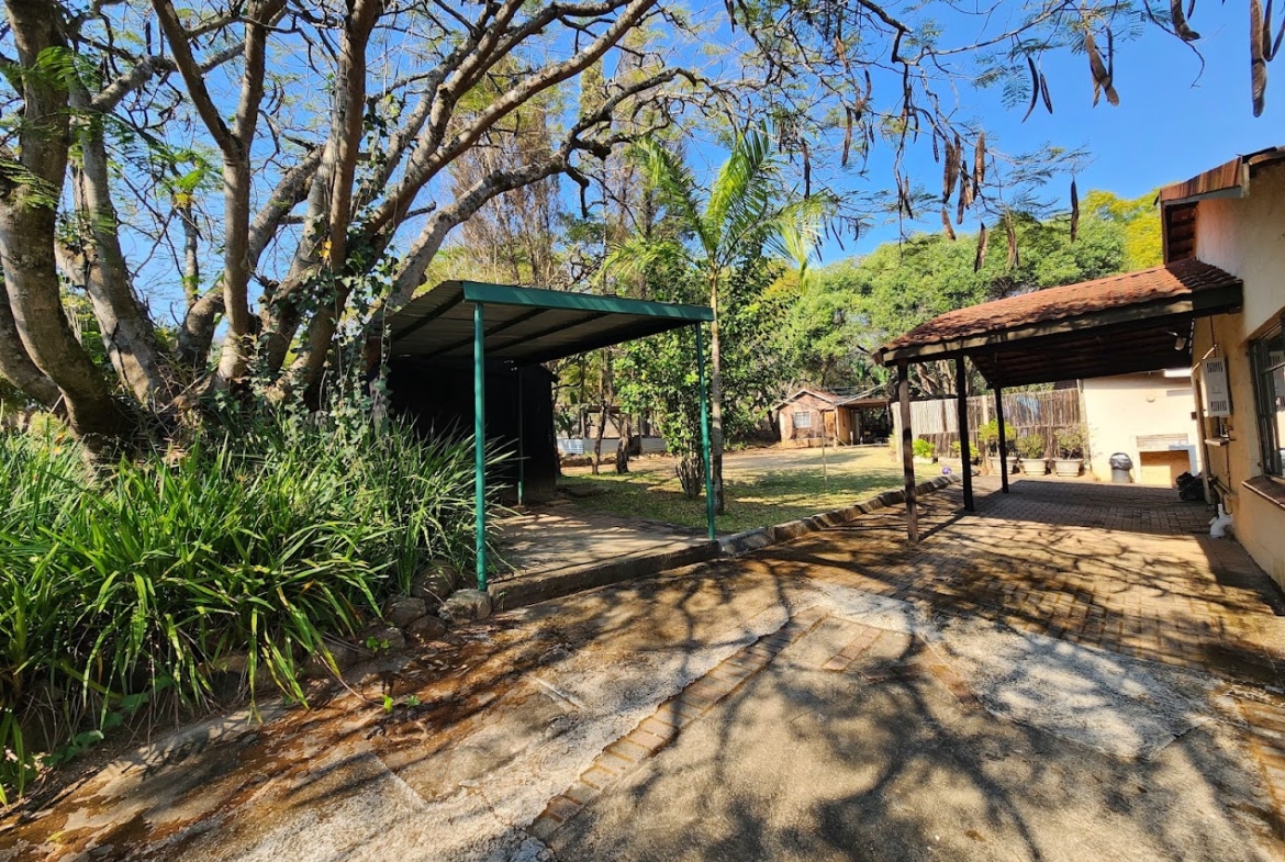 22-Hectare Self-Sufficient Estate – A Private Village with Excellent Rental Income