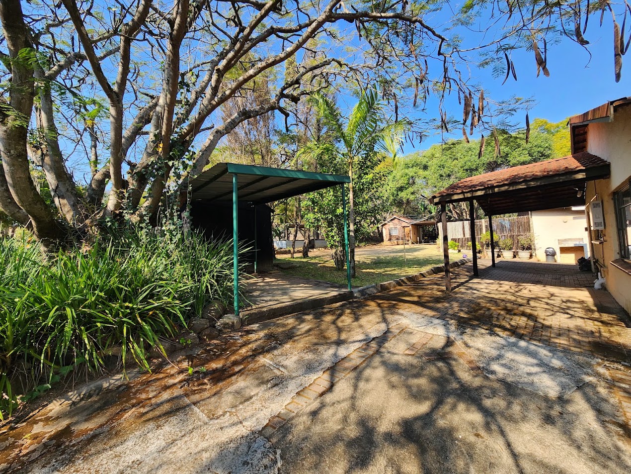 22-Hectare Self-Sufficient Estate – A Private Village with Excellent Rental Income