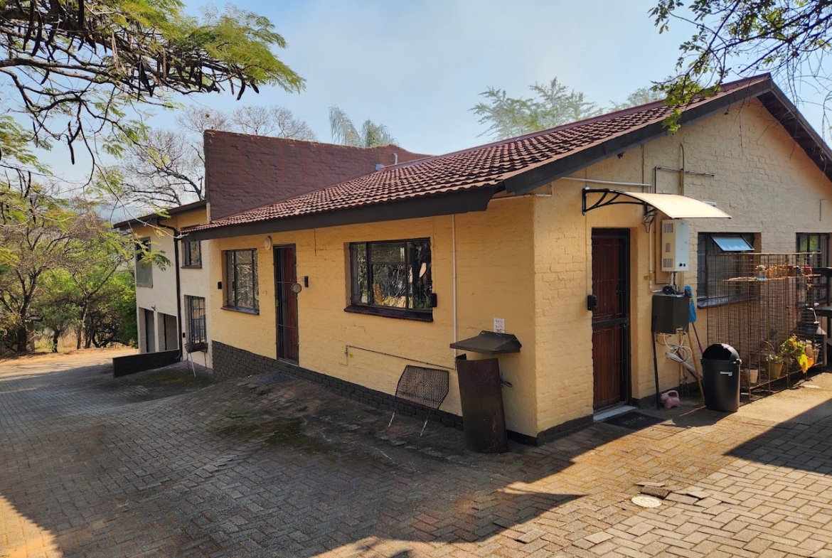 22-Hectare Self-Sufficient Estate – A Private Village with Excellent Rental Income