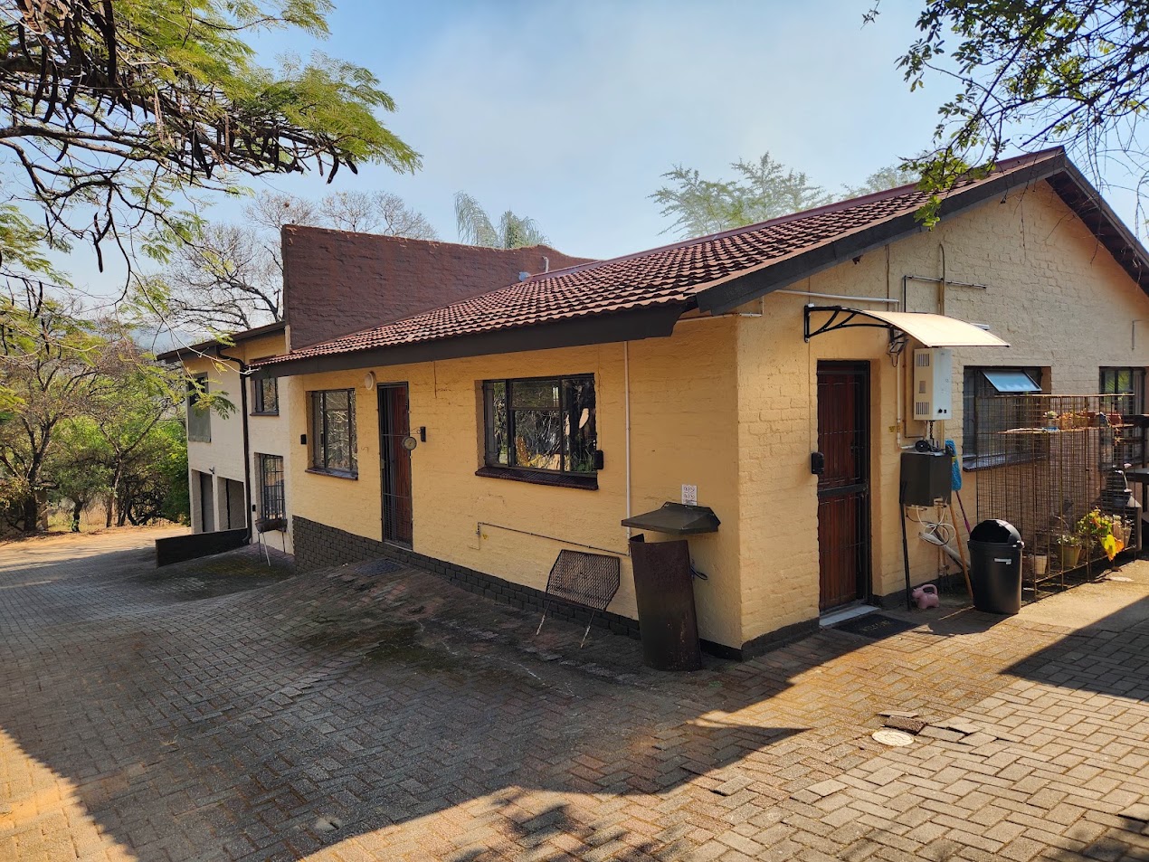 22-Hectare Self-Sufficient Estate – A Private Village with Excellent Rental Income