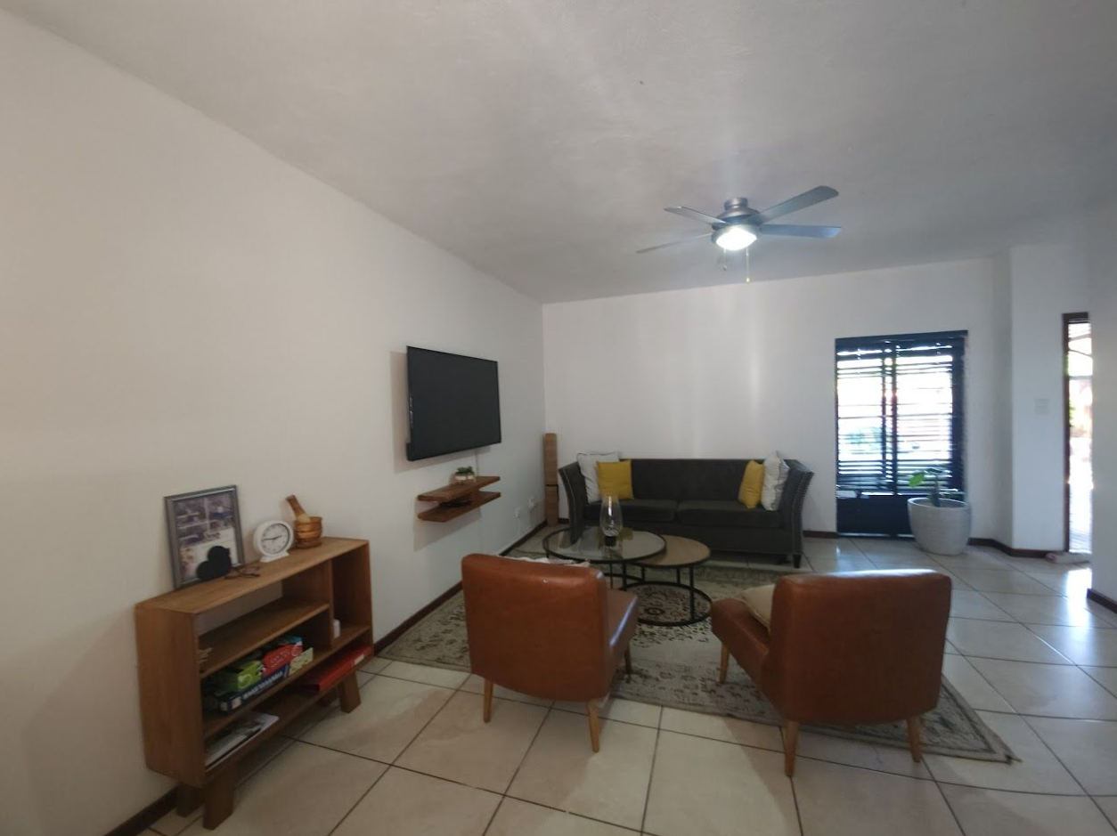 Townhouse in a sought-after, well-located complex.