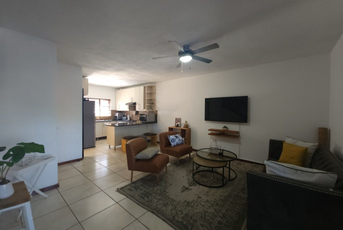 Townhouse in a sought-after, well-located complex.