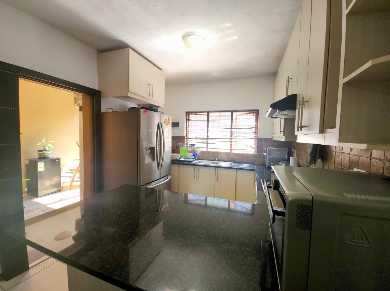 Townhouse in a sought-after, well-located complex.