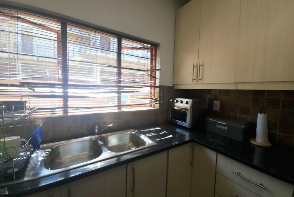 Townhouse in a sought-after, well-located complex.