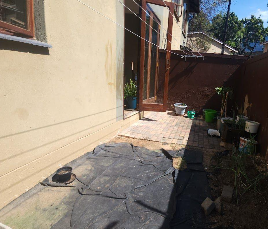 Townhouse in a sought-after, well-located complex.
