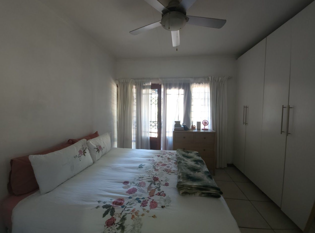 Townhouse in a sought-after, well-located complex.