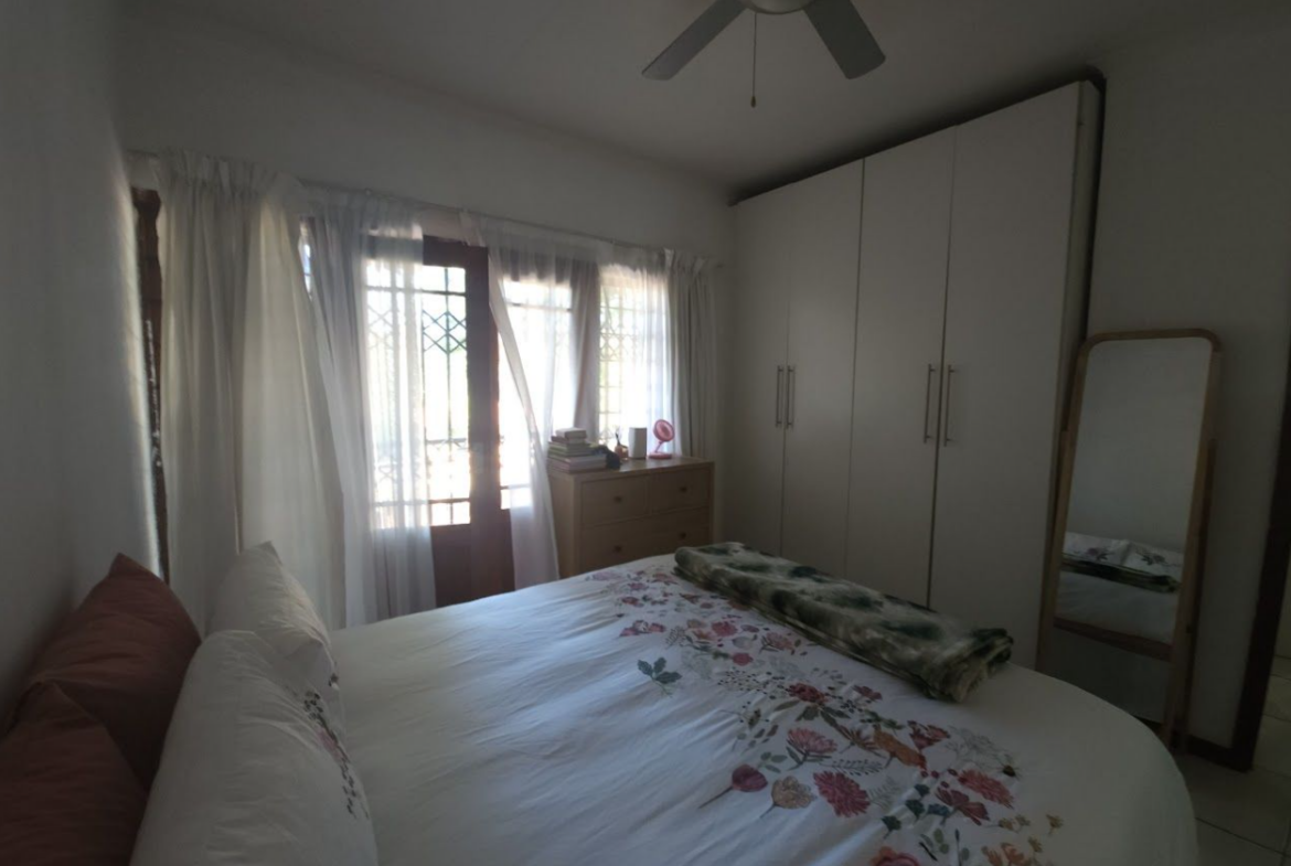 Townhouse in a sought-after, well-located complex.