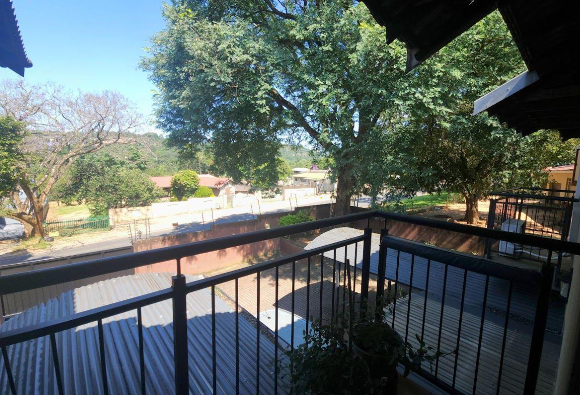 Townhouse in a sought-after, well-located complex.