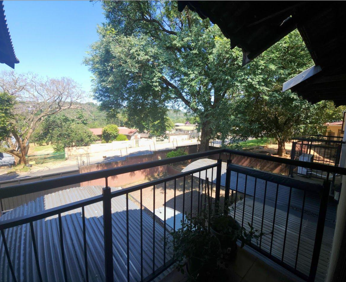 Townhouse in a sought-after, well-located complex.