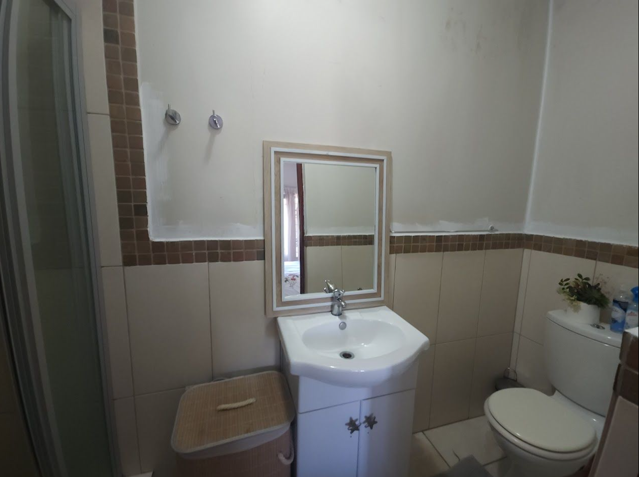 Townhouse in a sought-after, well-located complex.