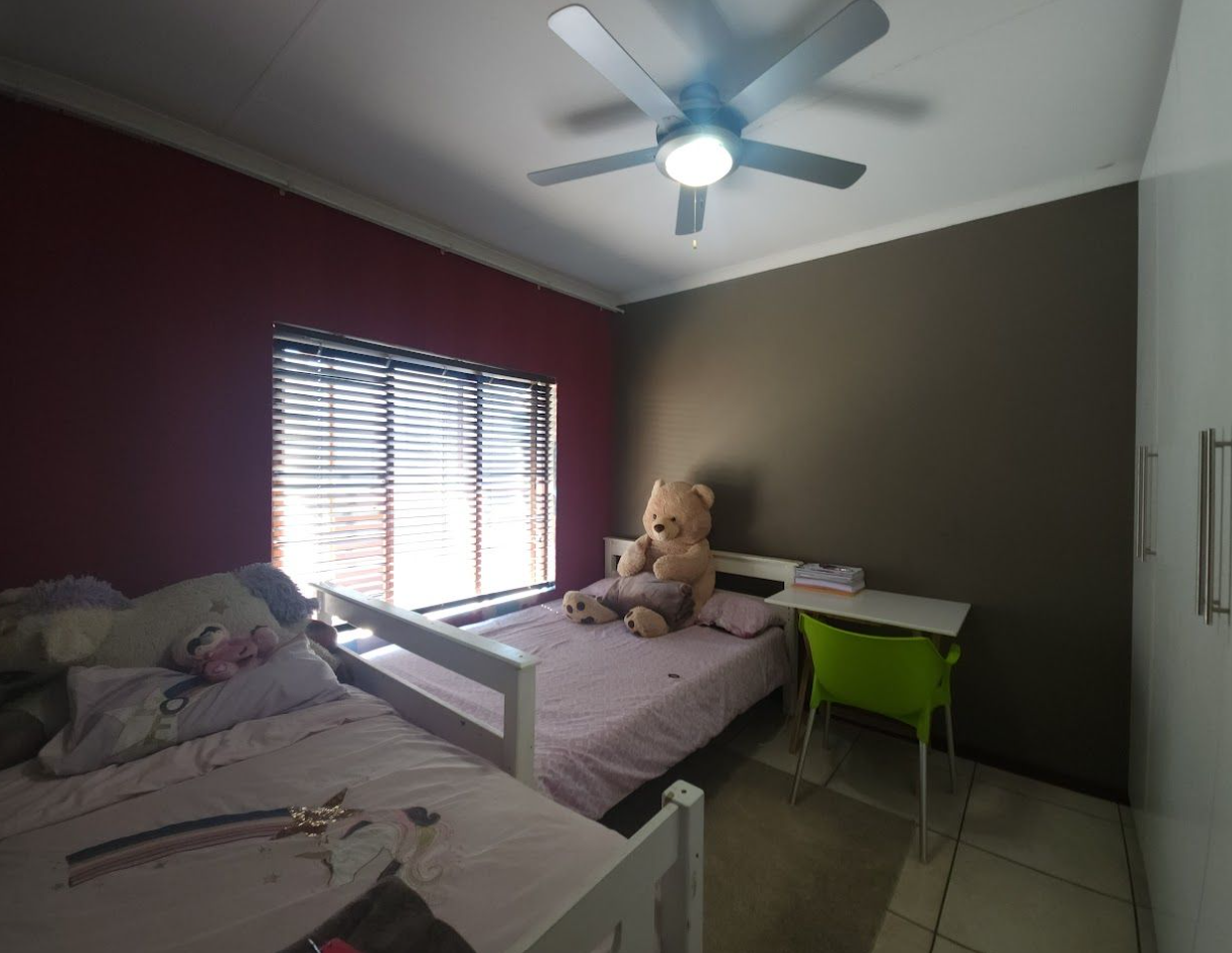 Townhouse in a sought-after, well-located complex.