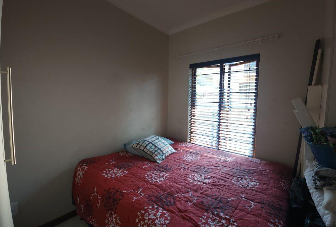 Townhouse in a sought-after, well-located complex.