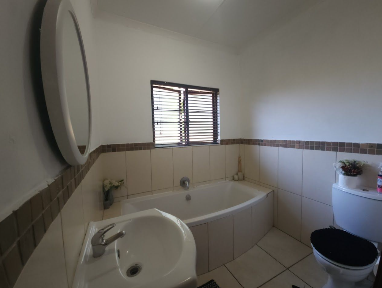 Townhouse in a sought-after, well-located complex.