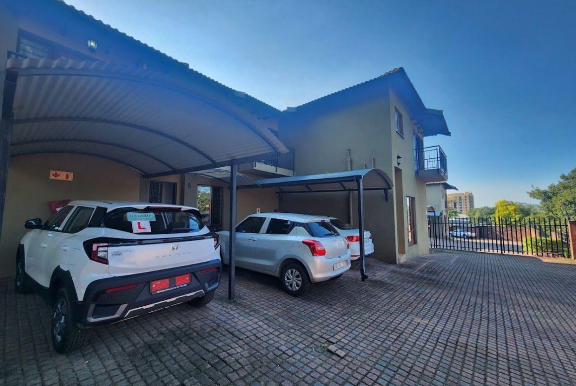 Townhouse in a sought-after, well-located complex.