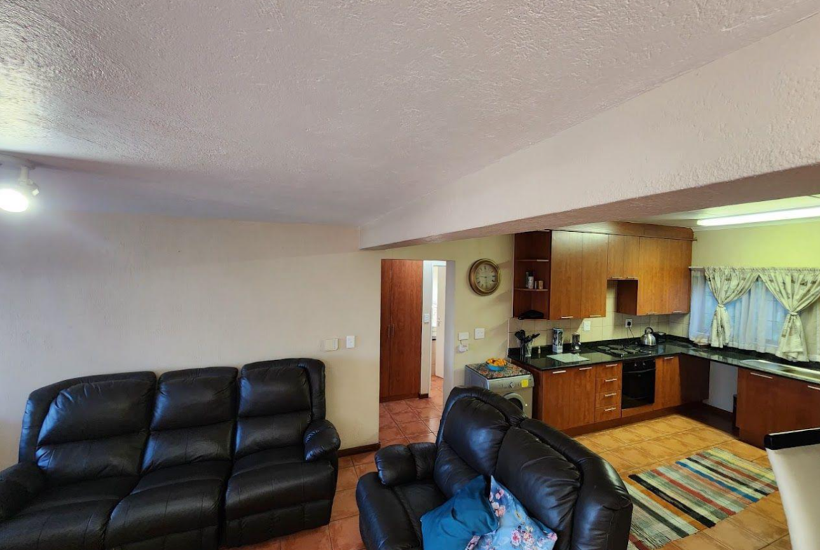 Popular Hillside Manor – Investment Opportunity