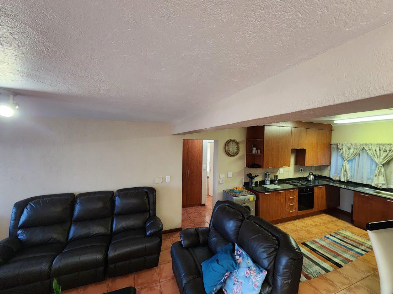 Popular Hillside Manor – Investment Opportunity