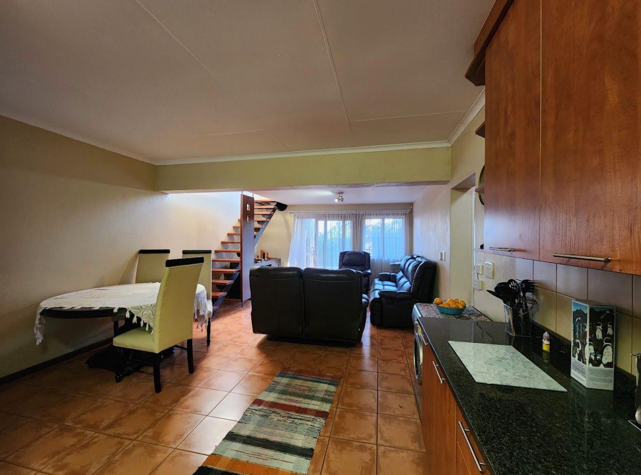 Popular Hillside Manor – Investment Opportunity