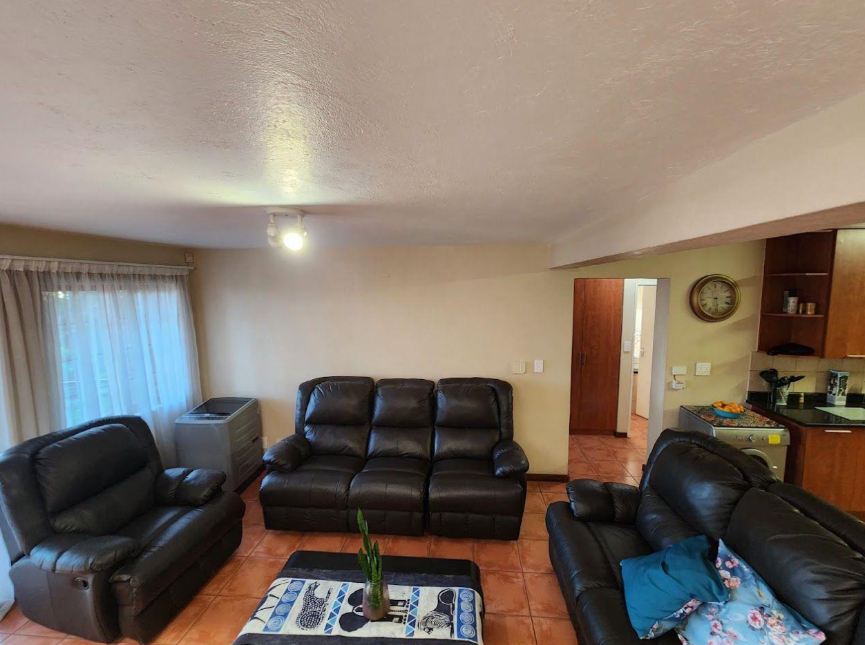 Popular Hillside Manor – Investment Opportunity