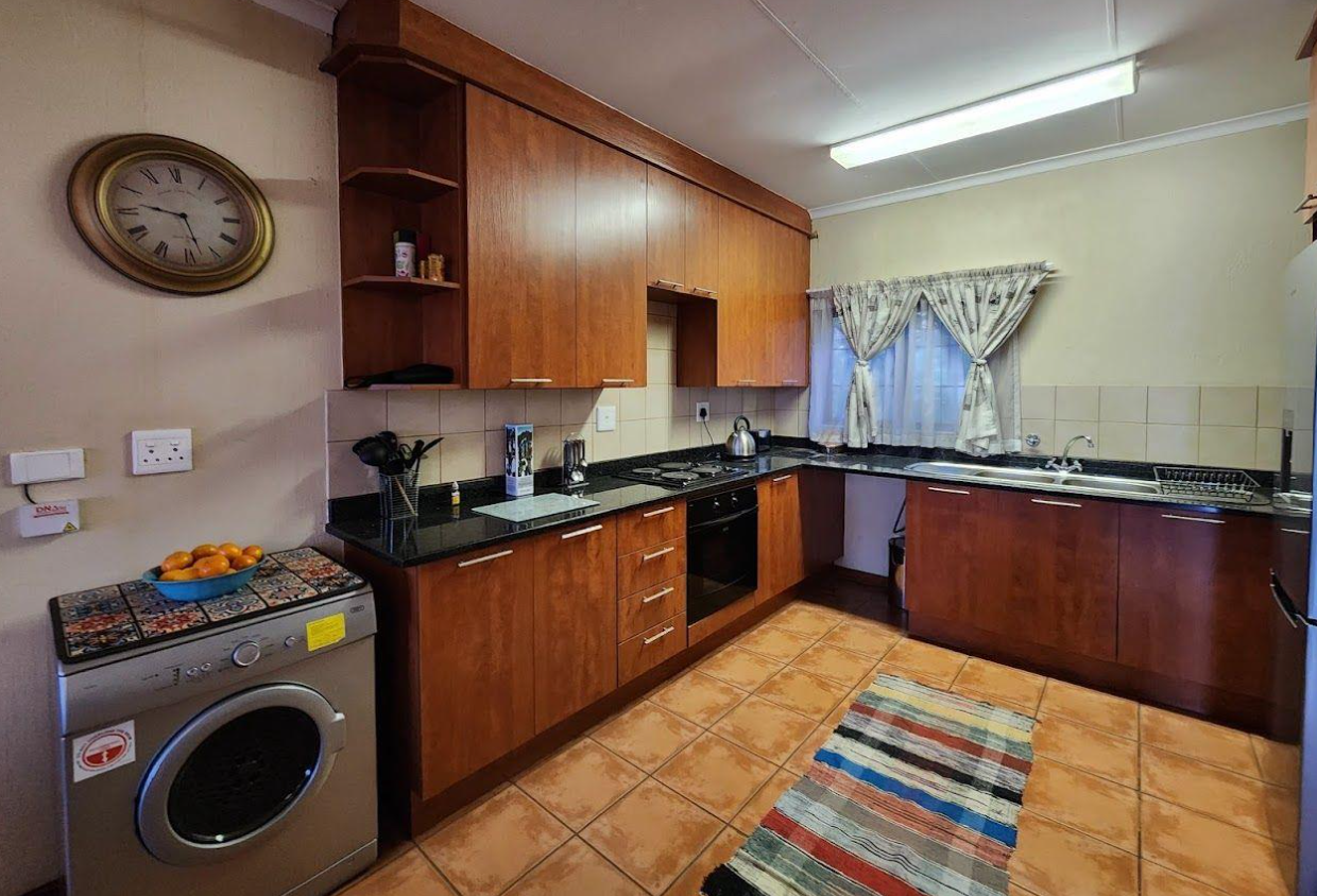 Popular Hillside Manor – Investment Opportunity