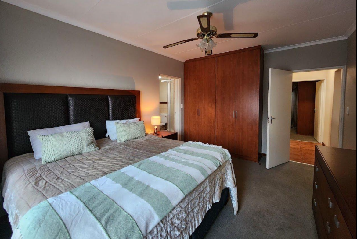 Popular Hillside Manor – Investment Opportunity