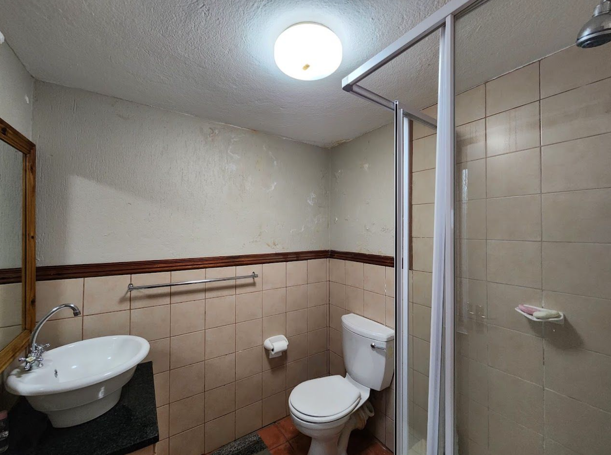 Popular Hillside Manor – Investment Opportunity