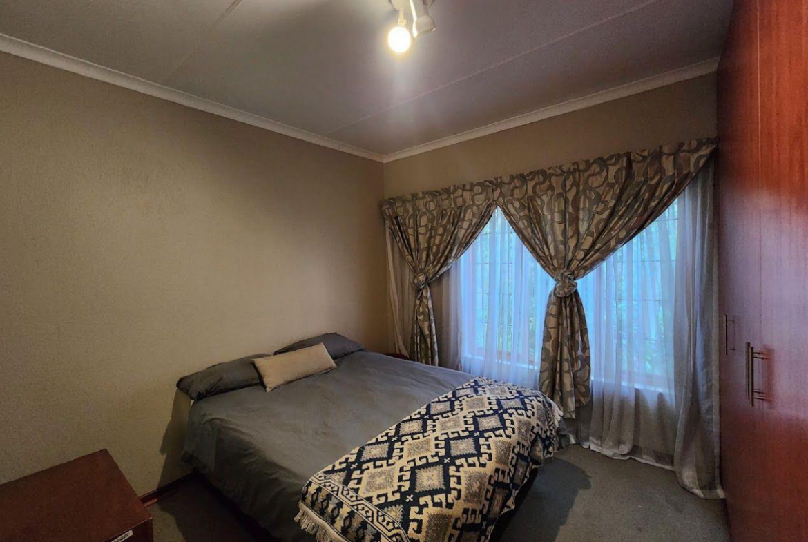 Popular Hillside Manor – Investment Opportunity