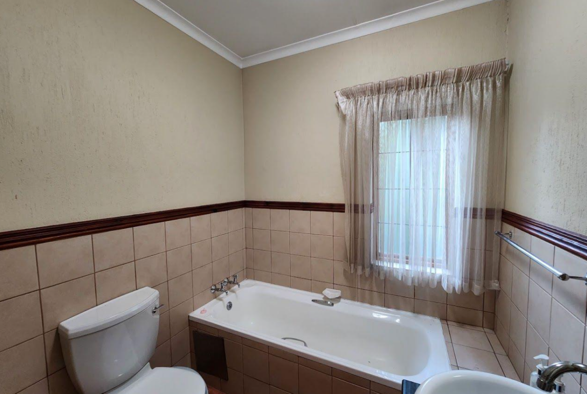 Popular Hillside Manor – Investment Opportunity