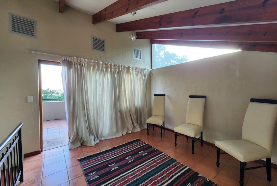 Popular Hillside Manor – Investment Opportunity