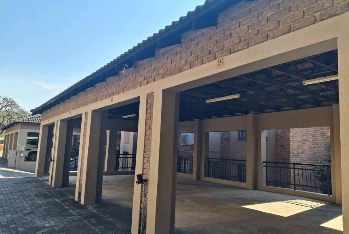 Popular Hillside Manor – Investment Opportunity