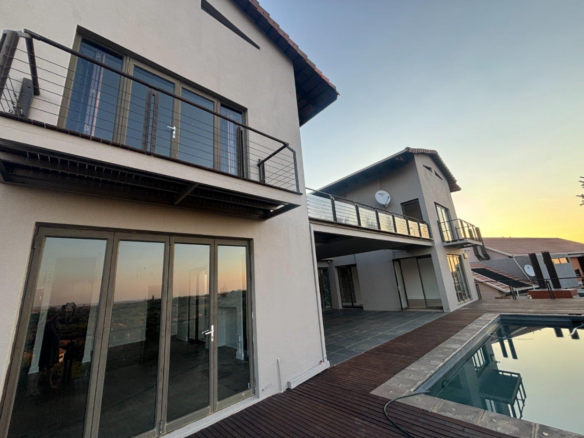 Perfect views of nature and luxury open-plan living