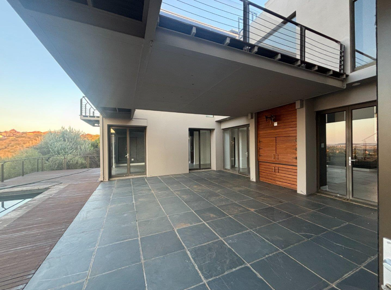 Perfect views of nature and luxury open-plan living