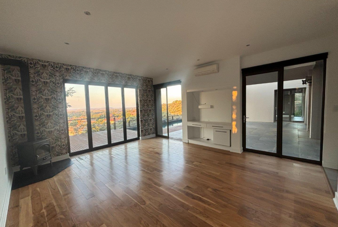 Perfect views of nature and luxury open-plan living