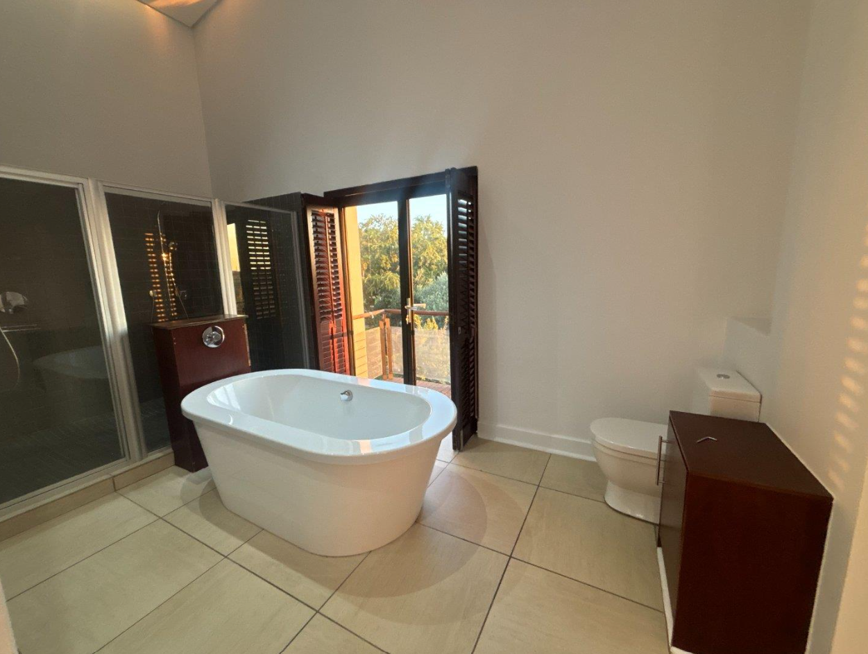 Perfect views of nature and luxury open-plan living