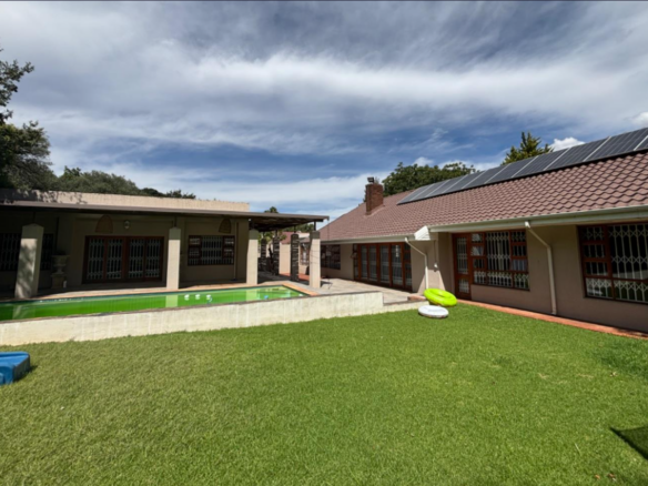 Well-maintained family home with large flatlet
