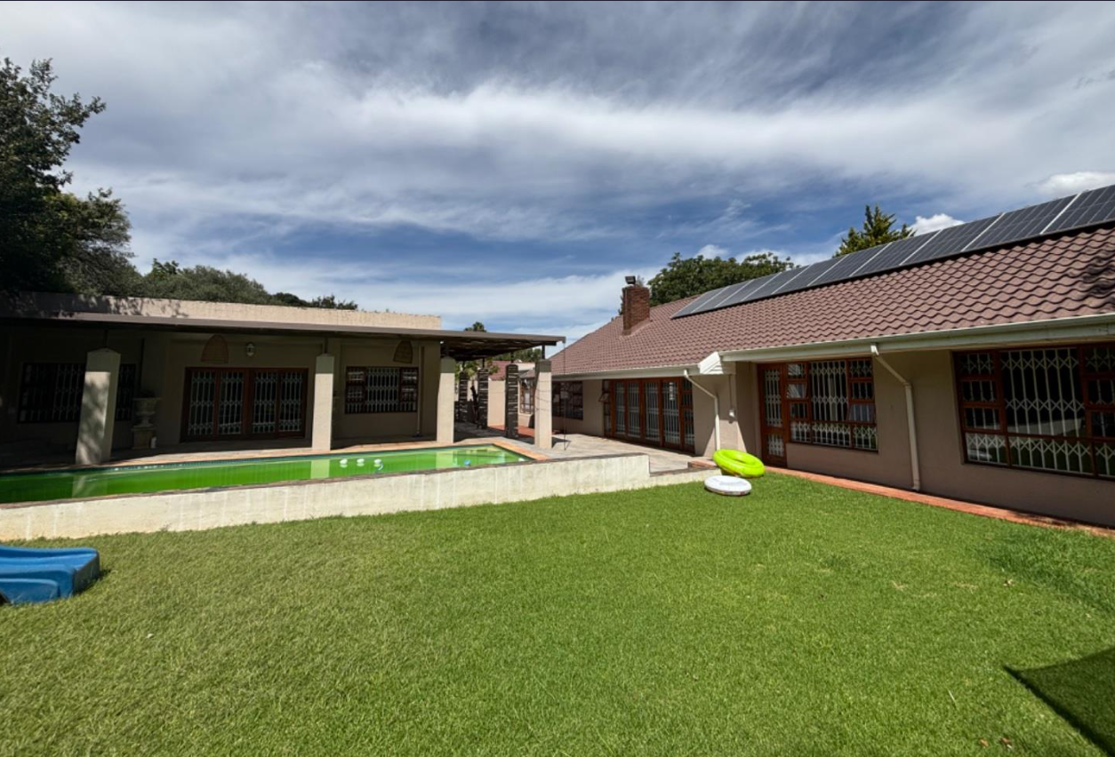 Well-maintained family home with large flatlet