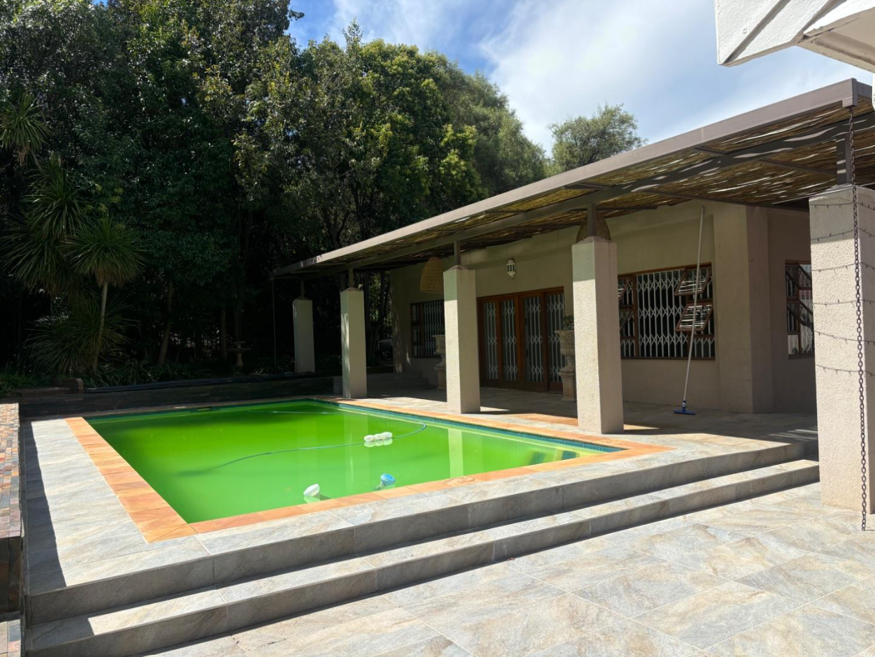 Well-maintained family home with large flatlet