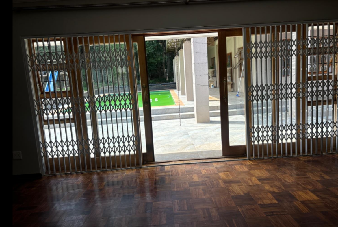 Well-maintained family home with large flatlet