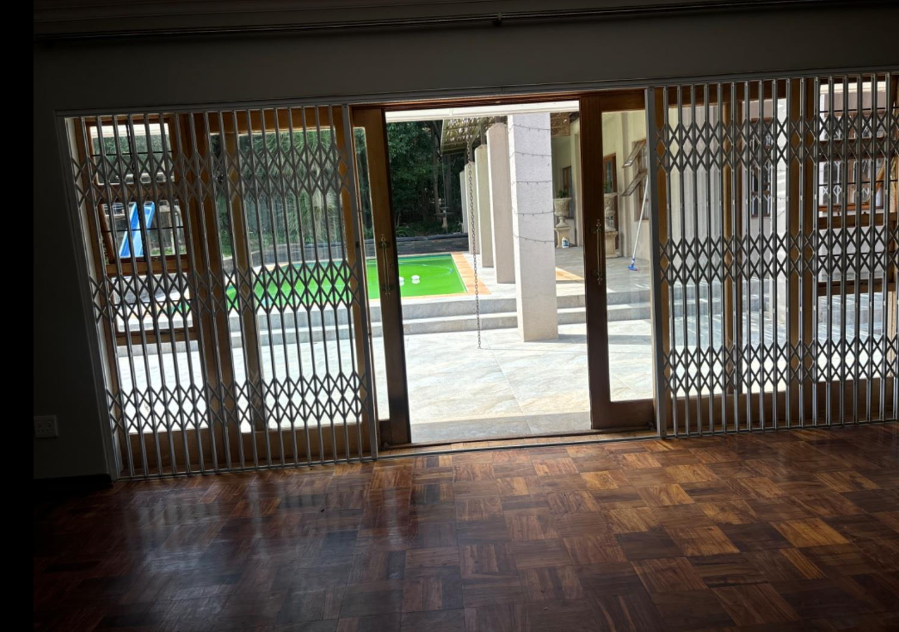 Well-maintained family home with large flatlet
