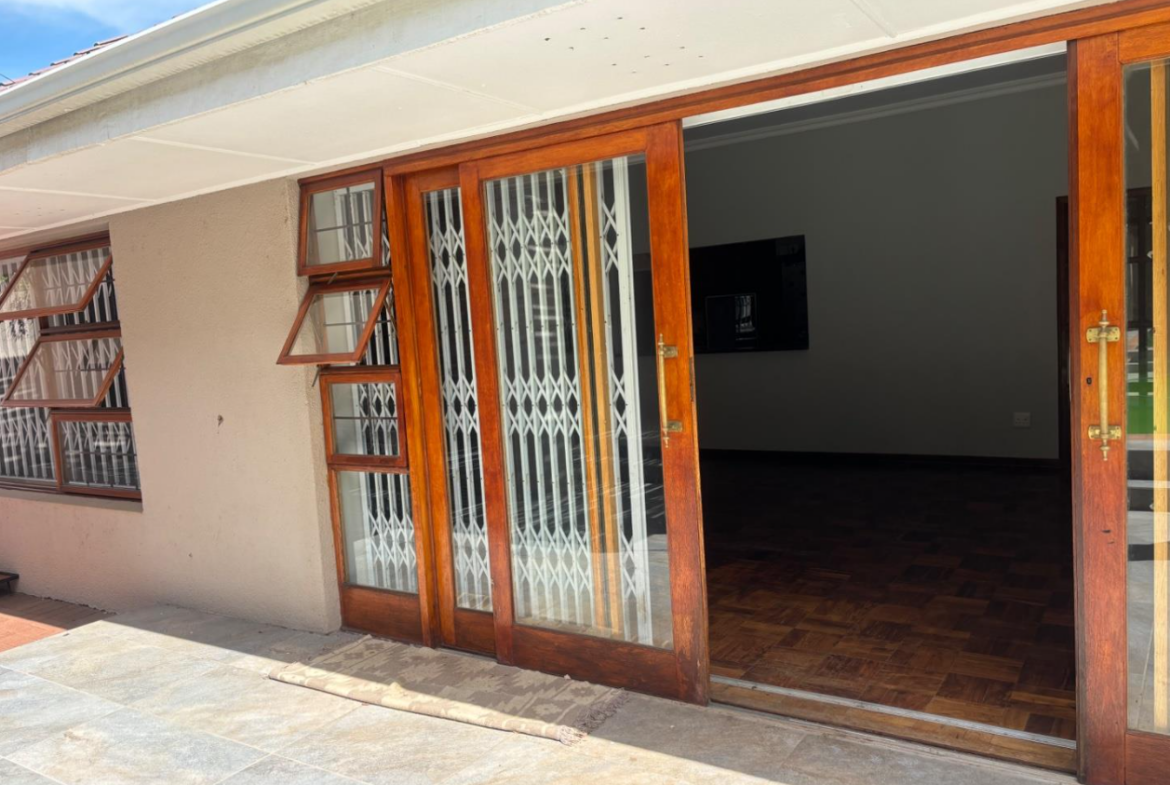 Well-maintained family home with large flatlet