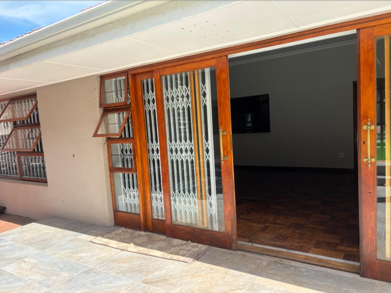 Well-maintained family home with large flatlet