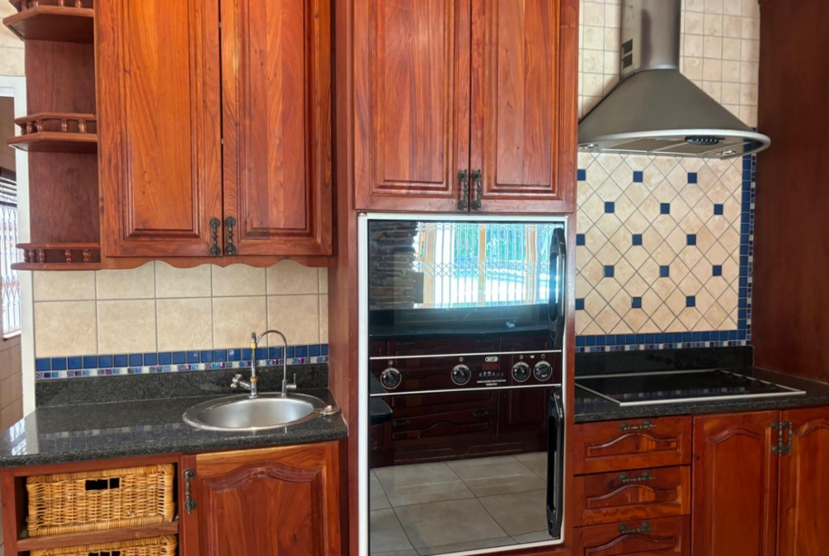 Well-maintained family home with large flatlet