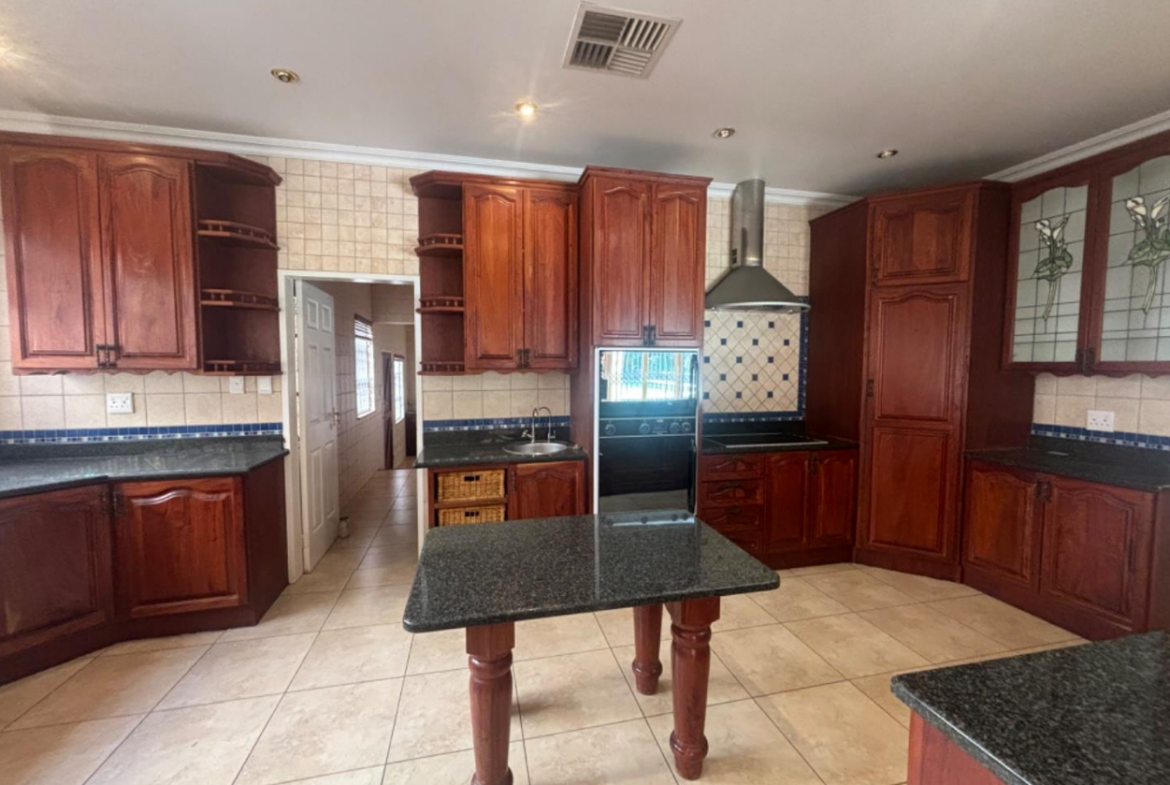Well-maintained family home with large flatlet